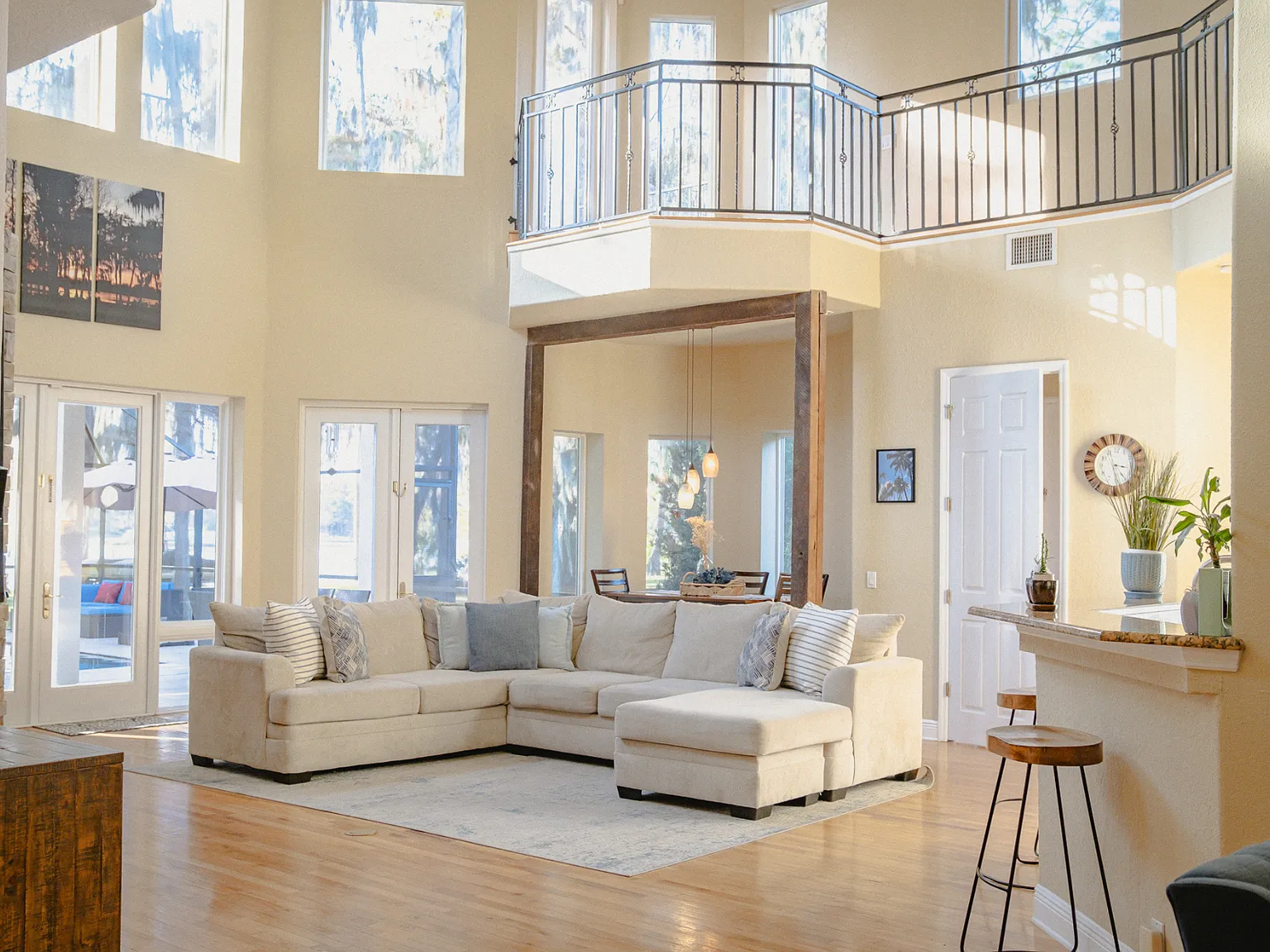 4 bed, 4.5 bath, 3827 sqft, $13,000 — Photo 4