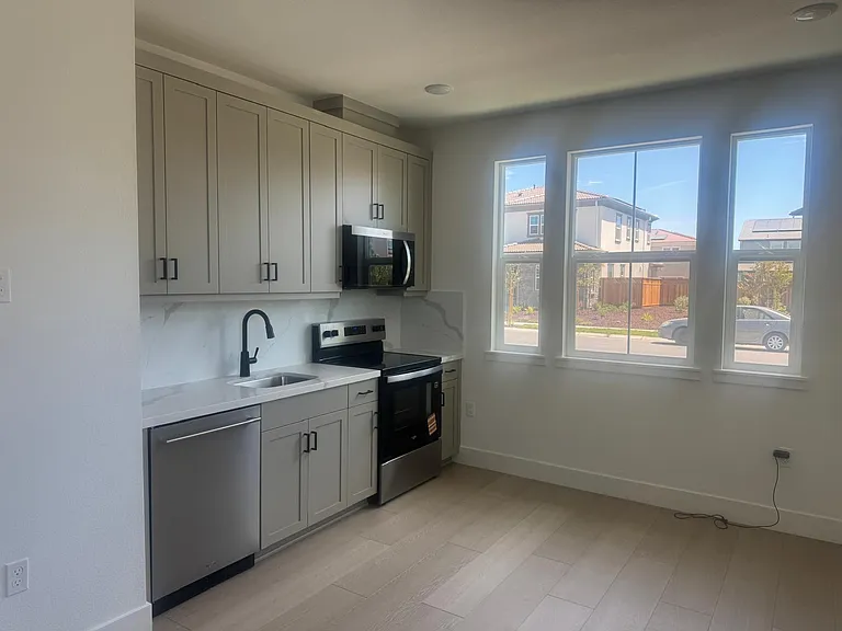 246 W Volta St — Photo 2