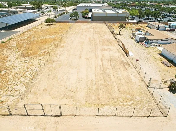 25 Tamarisk Ave, Hesperia, CA 92345