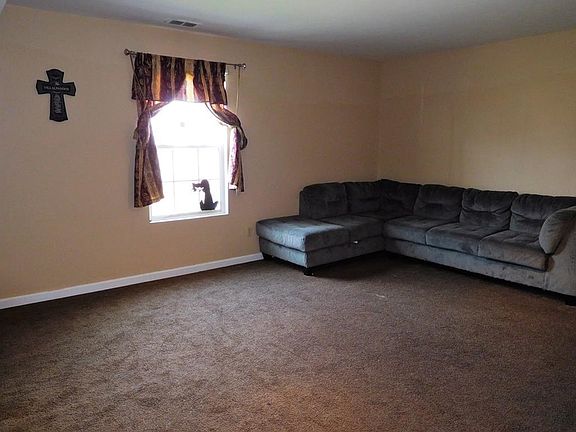 4th image of 341 S Sherman Dr