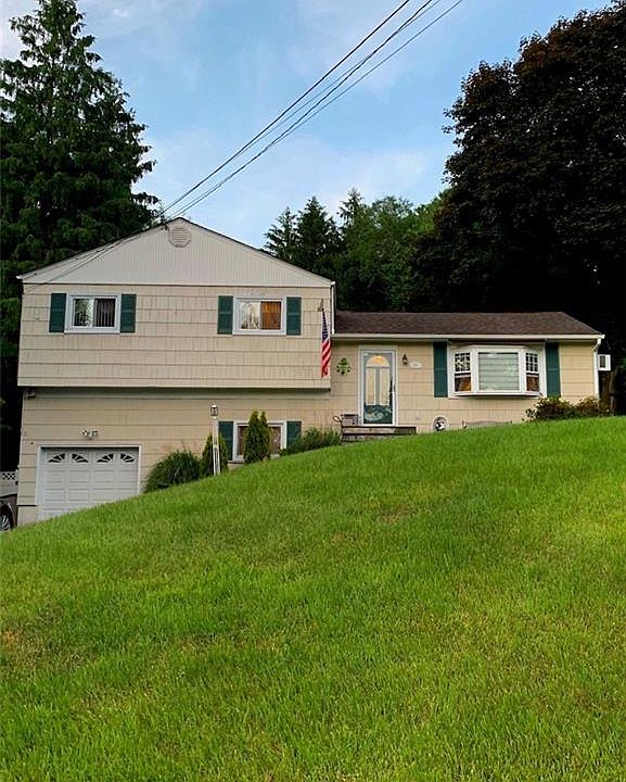 1st image of 8 W Brook Dr