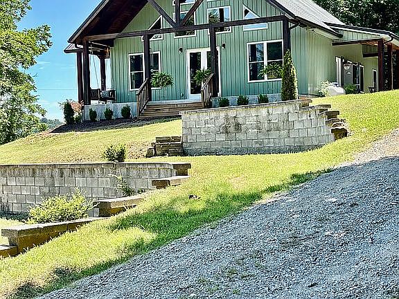4th image of 672 Sullivan Bend Rd