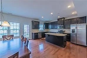 1812 Rutgers Ln — Photo 9