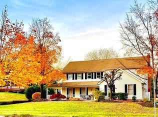 1 Buttercup Ln, Newtown, PA 18940