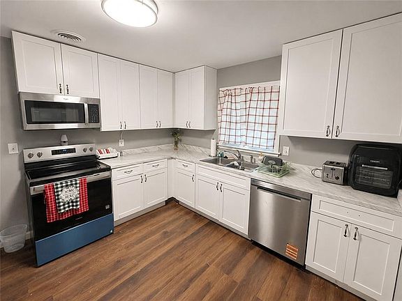 3rd image of 1821 Sandringham Dr SW