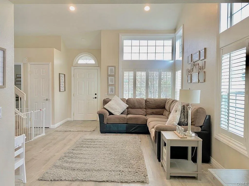 3 bed, 2.5 bath, 1500 sqft, $3,400 — Photo 3