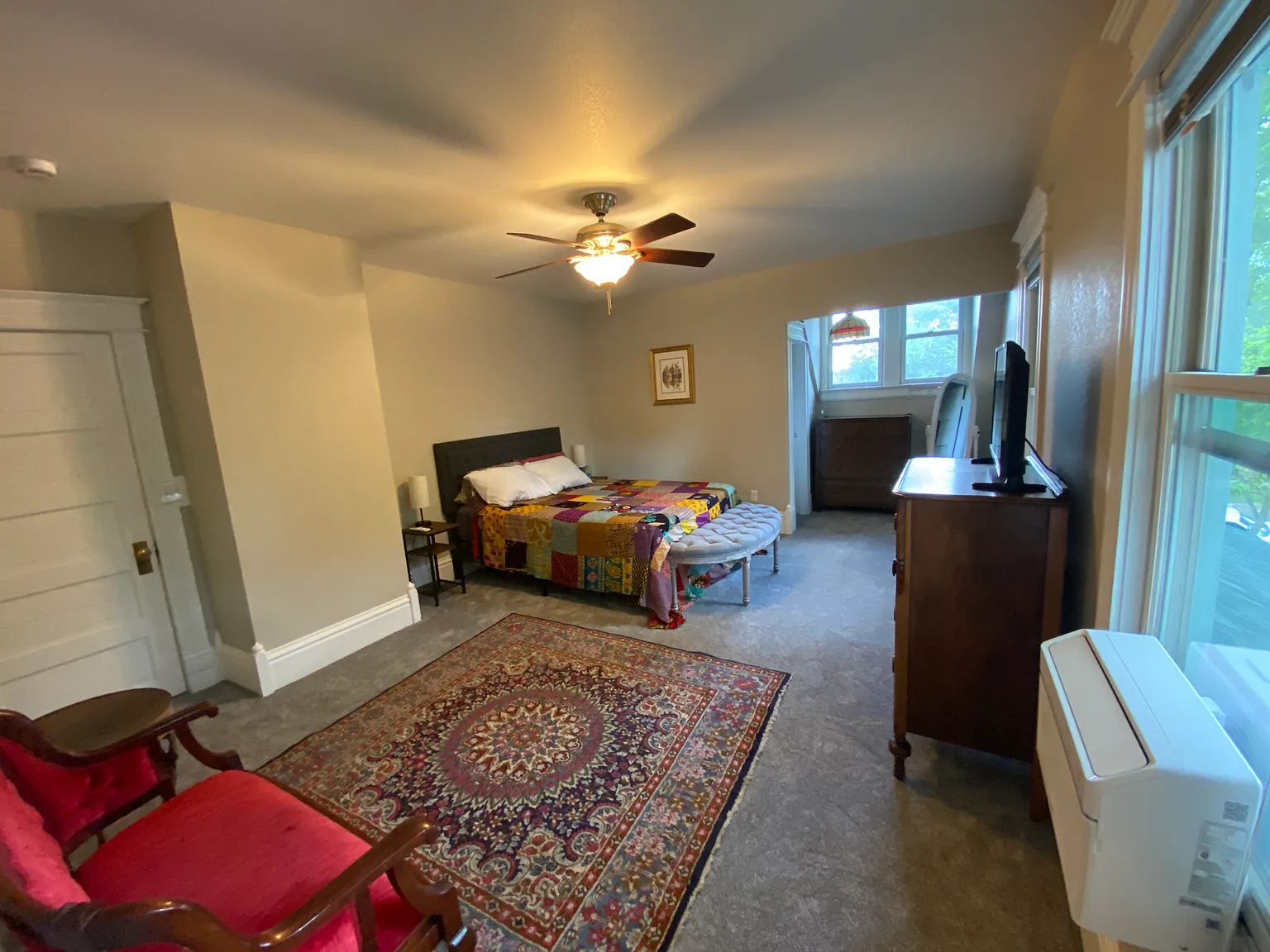 2 bed, 4100 sqft, $1,300 — Photo 2