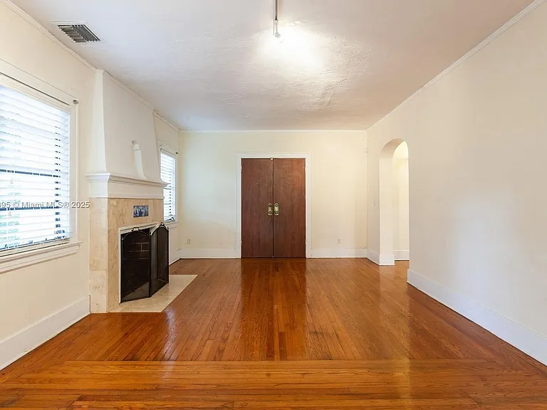 1109 Ferdinand St — Photo 3