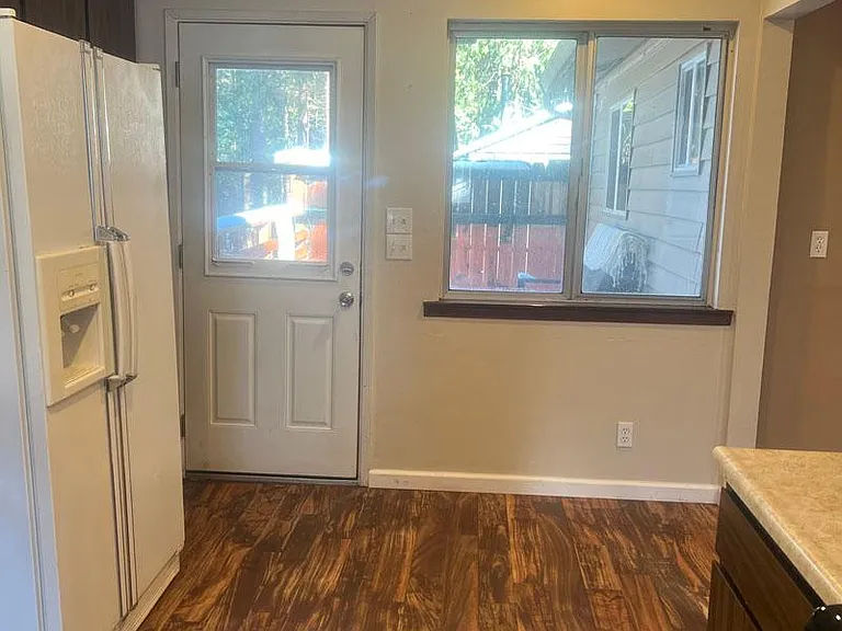 4924 Golden St — Photo 3