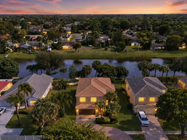 2462 Westmont Place, Royal Palm Beach, FL 33411