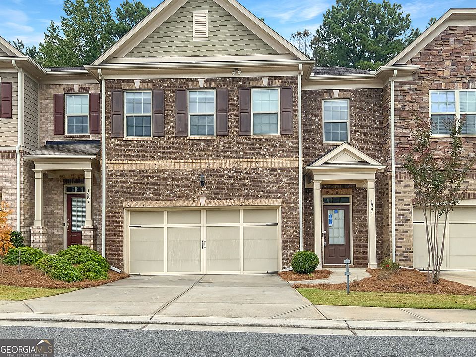 1st image of 1991 Silver Birch Dr SE #6