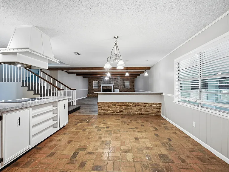 1906 Elaine Ave — Photo 10