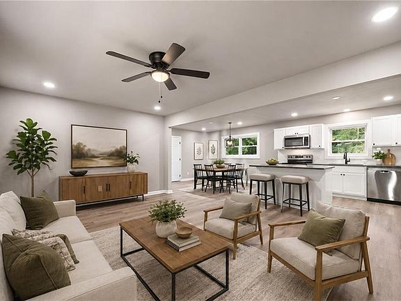 3rd image of 1016 Sapphire St