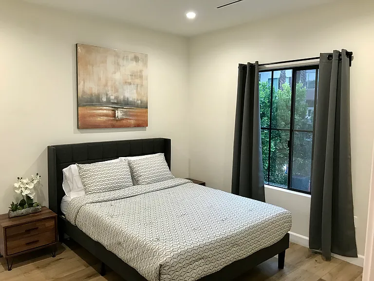 8700 Dorrington Ave — Photo 10