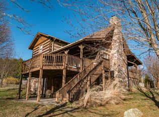 18797 Woodburn Rd, Leesburg, VA 20175