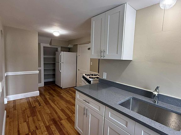 4th image of 11 Beacon St Floor 3