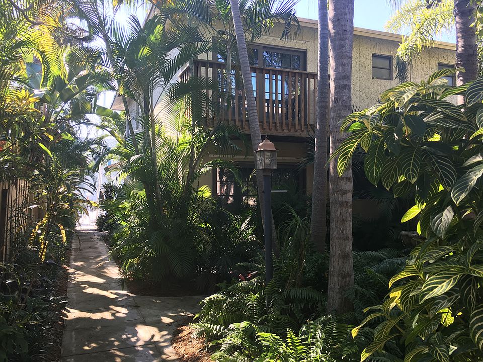 KEY WEST STYLE WATER FRONT TOWNHOME