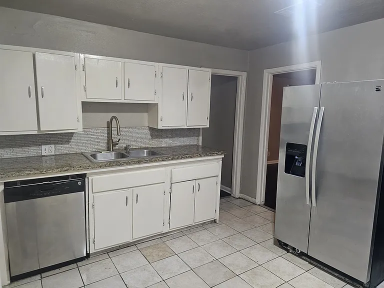 3021 Sunbeam St — Photo 1