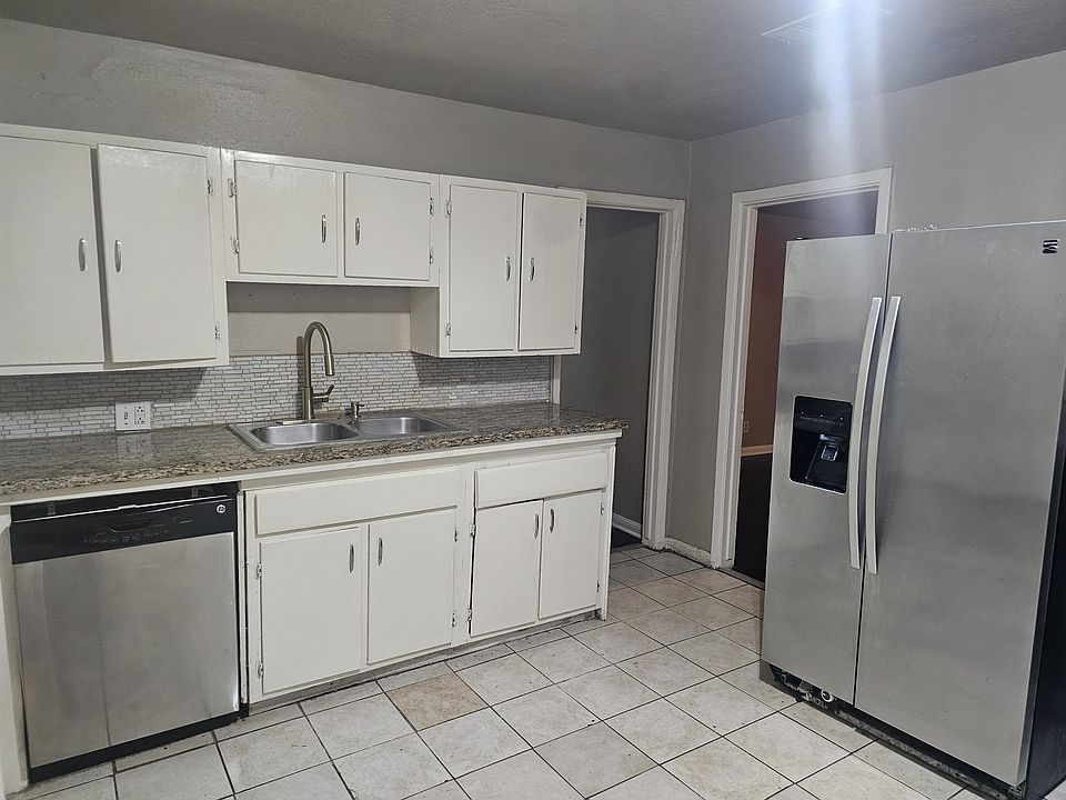 1st image of 3021 Sunbeam St