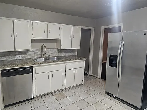 3021 Sunbeam St Photo 1