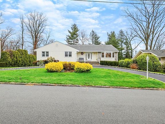 2nd image of 10 Hunter Dr