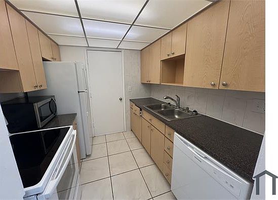 3rd image of 300 SE 11th Ave APT 111