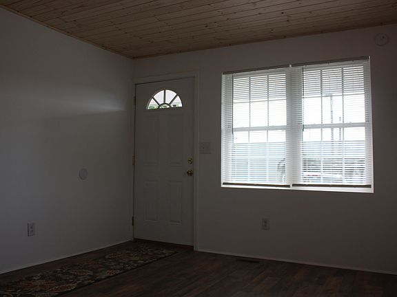 4th image of 2203 E Fairview Ave