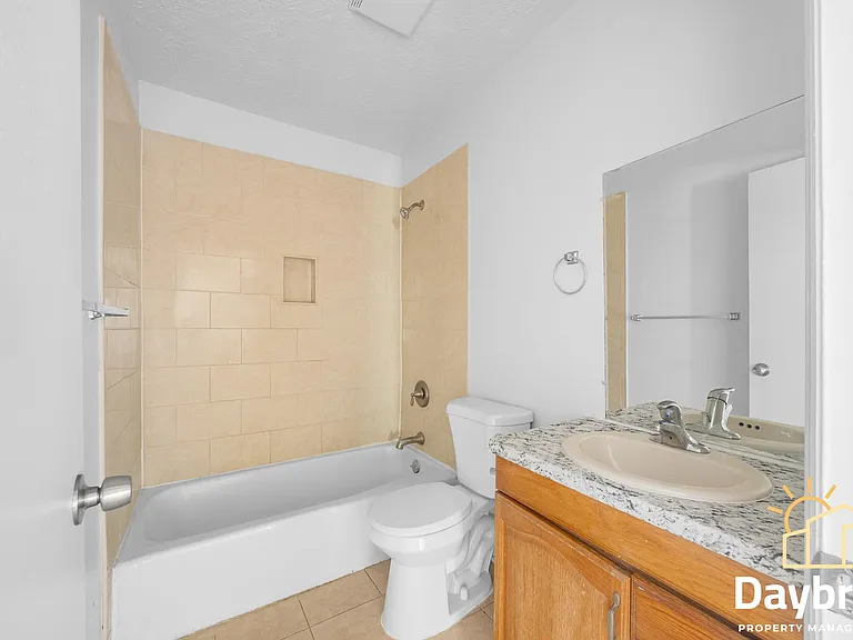 10913 Queen Ann Ct — Photo 10
