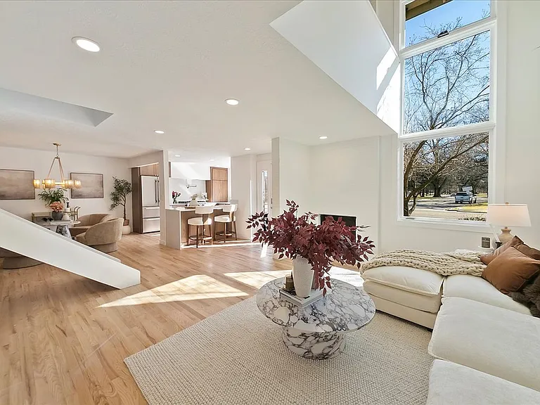 459 S Walnut St — Photo 14