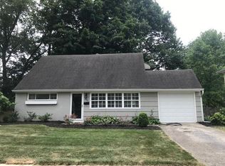 895 Bernard Rd, Columbus, OH 43221