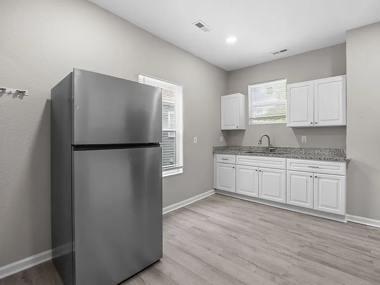 126 Linden Avenue — Photo 33