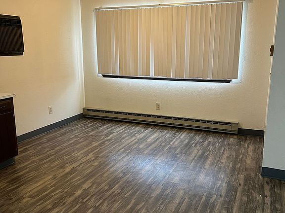 5th image of 933 N Baker Ave #10