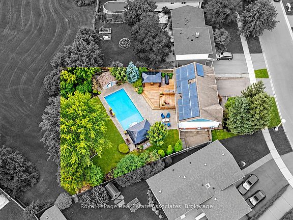 4th image of 829 Willow Ave