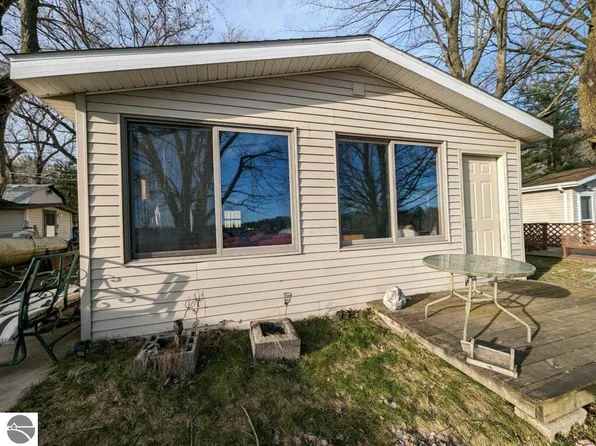 3016 N Henderson Lake Rd, Lupton, MI 48635
