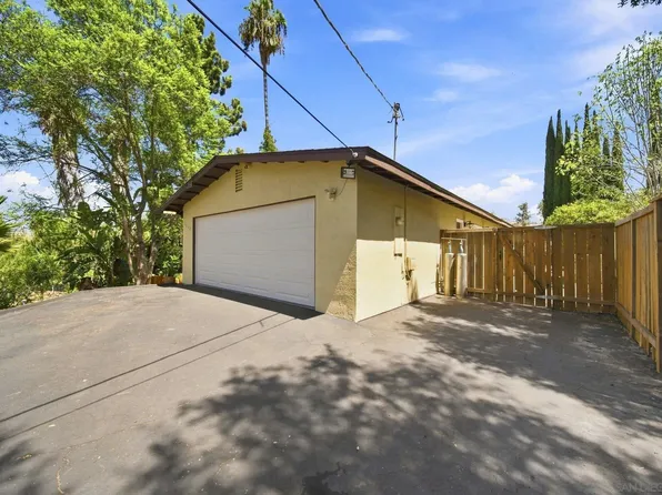 1752 N Ash St, Escondido, CA 92027