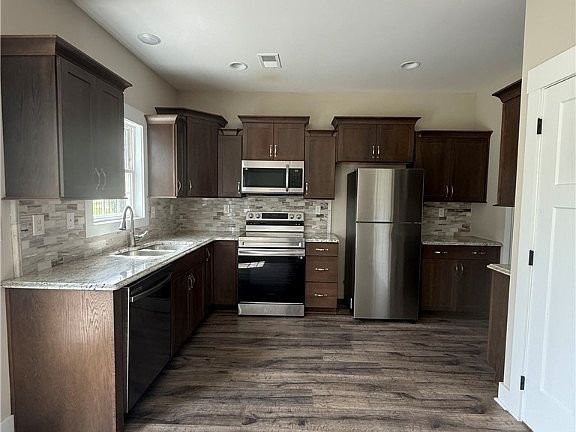 4th image of 166 Crystal Ln