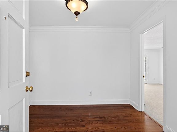 3rd image of 2060 Kinridge Rd