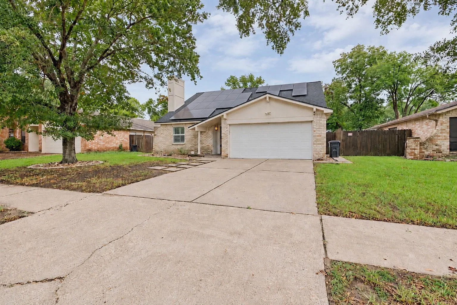 3 bed, 2.0 bath, 1551 sqft, $2,200 — Photo 2