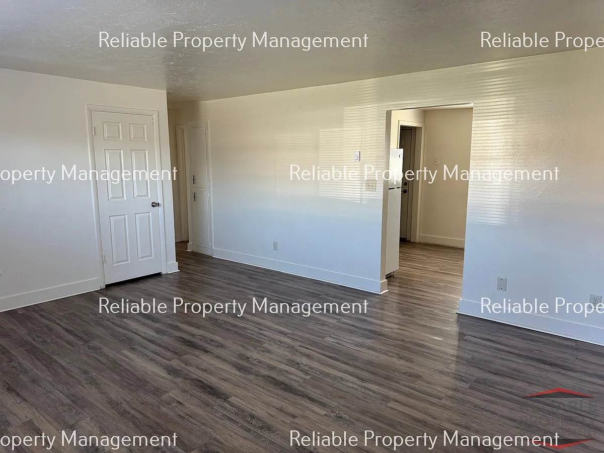 Building Photo - 1687 Grandview Dr #3