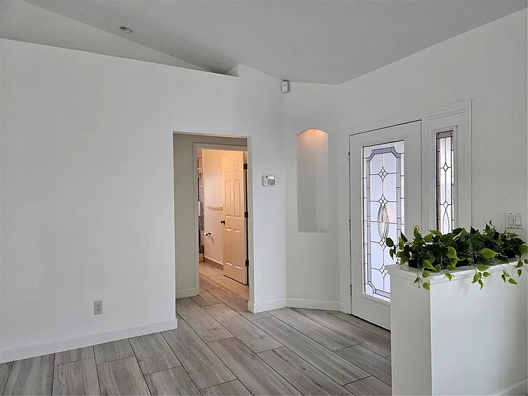 272 Malvern Dr — Photo 10