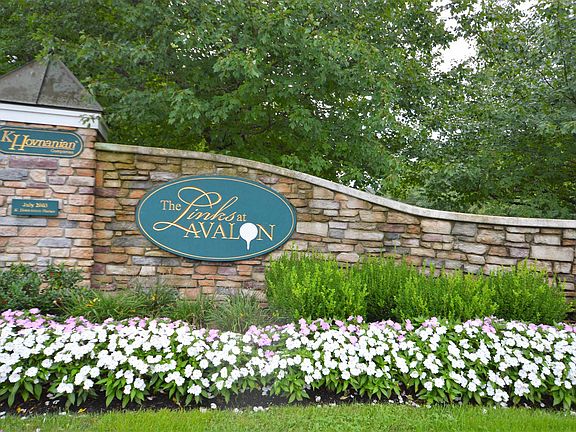 2nd image of 908 Saint Andrews Dr #908
