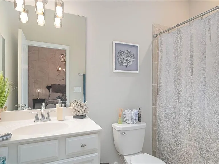 2105 Clementine St — Photo 9