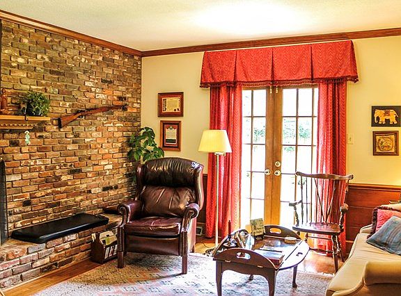 3rd image of 113 Hilldale Ln