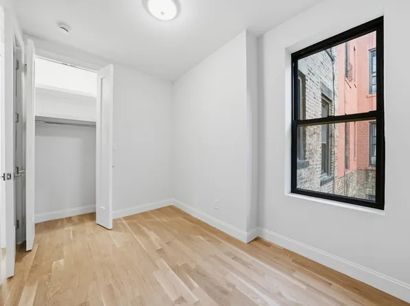 48 Pinehurst Avenue image 6 of 12