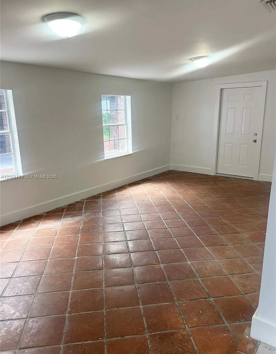 Highview — Photo 4
