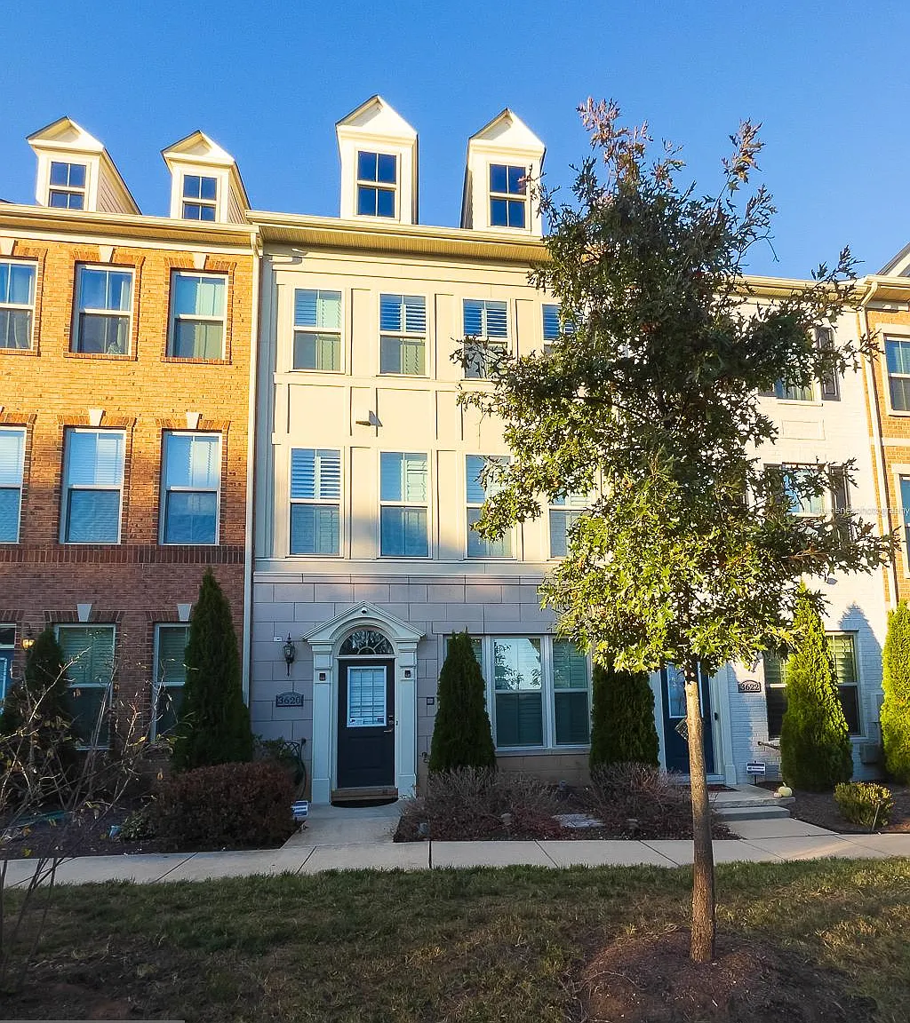3 bed, 4.5 bath, 2590 sqft, $4,800 — Photo 1