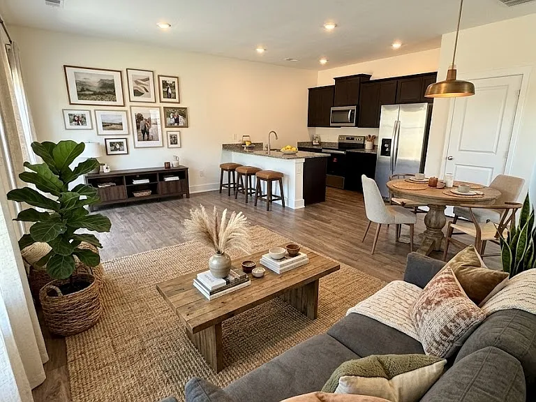 172 Jace Way — Photo 2