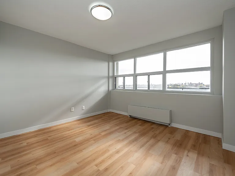 1161 Wellington St W — Photo 36