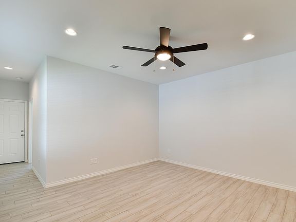 4th image of 2502 S Pearland Ave