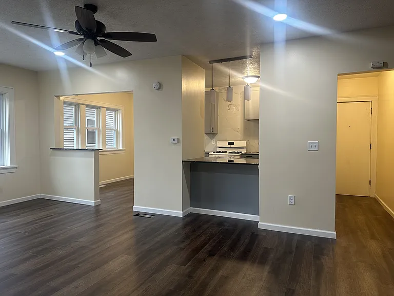 1319 Charles St — Photo 11